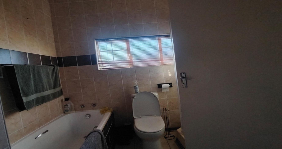 3 Bedroom Property for Sale in Langenhovenpark Free State